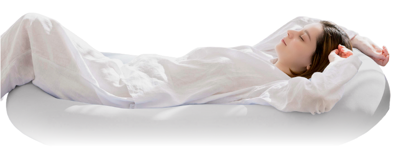 MOGU&reg;の枕で寝る女性