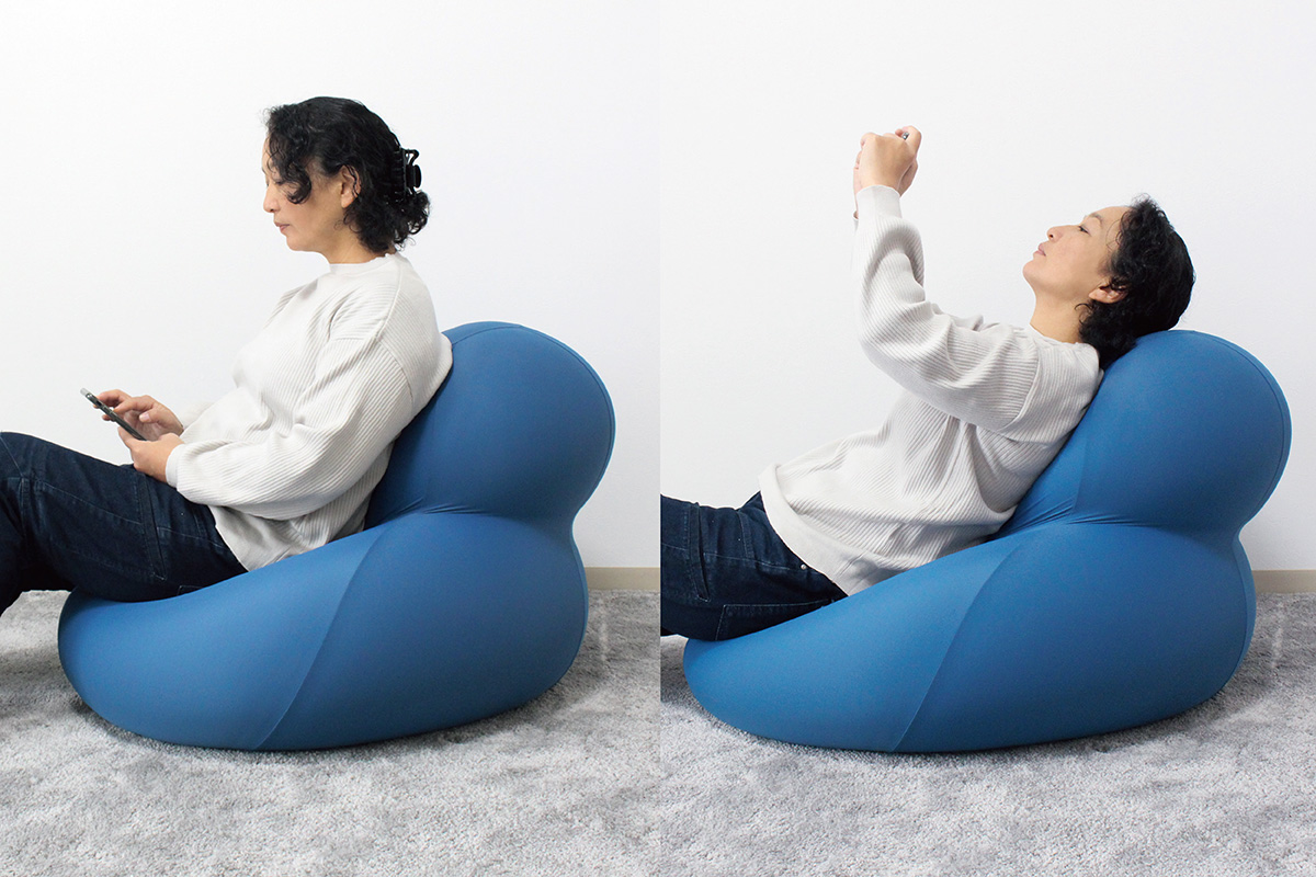 ダルマンソファを使用する女性の画像